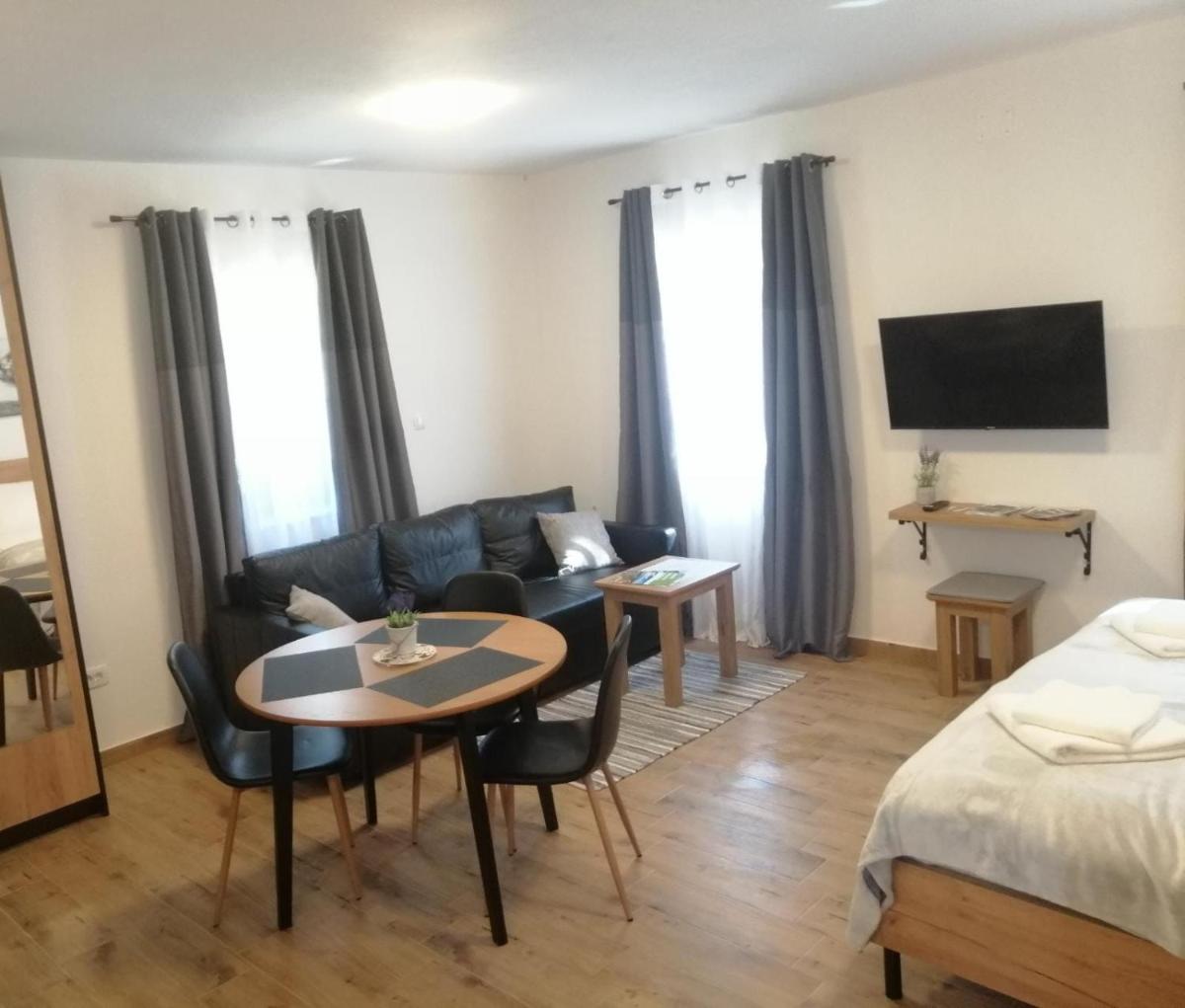 Plitvice Story - Housity