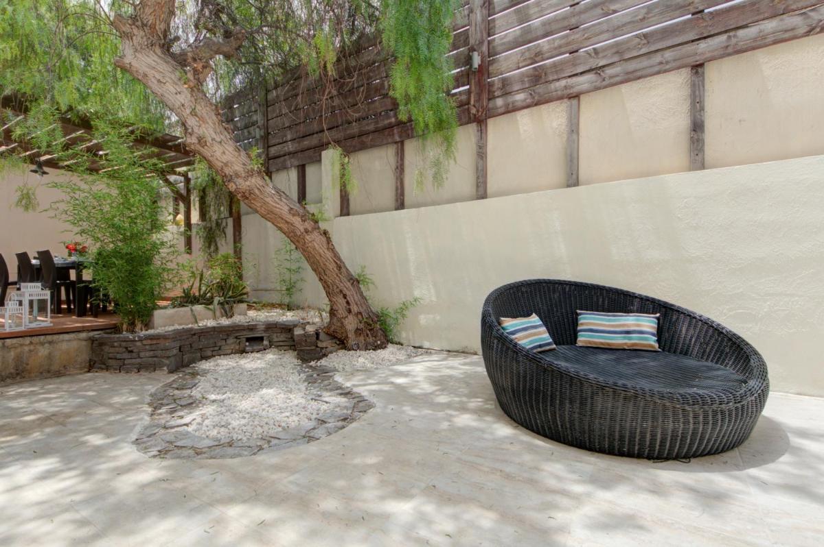 Spacious 4 Bedroom Villa In The Heart of St Julians By ShortLetsMalta - Housity