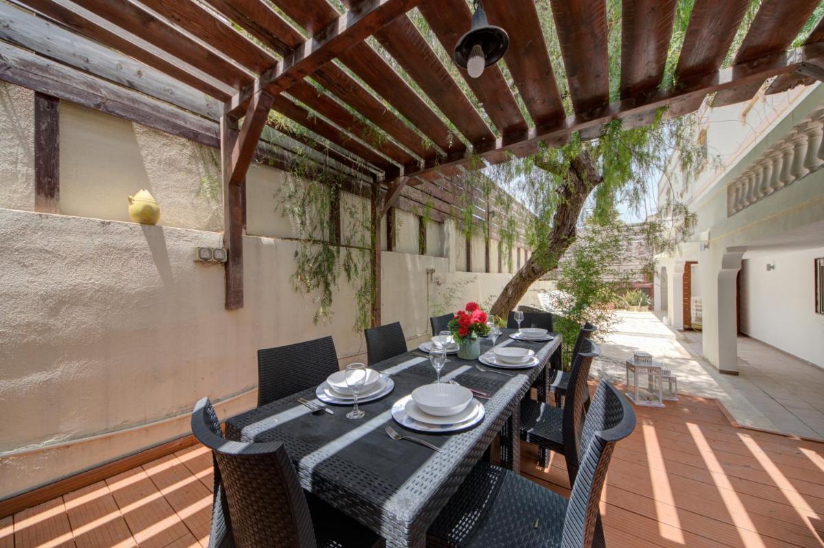 Spacious 4 Bedroom Villa In The Heart of St Julians By ShortLetsMalta - Housity
