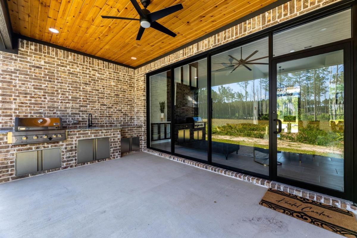 Luxury Smart Home 35 Minutes From Houston - Housity