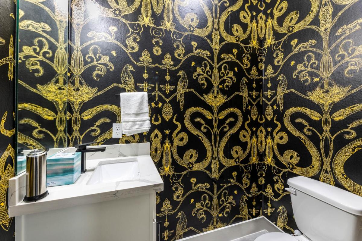 Luxury Smart Home 35 Minutes From Houston - Housity