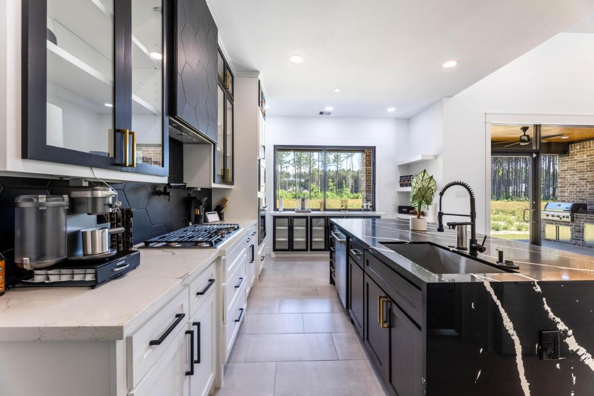 Luxury Smart Home 35 Minutes From Houston - Housity