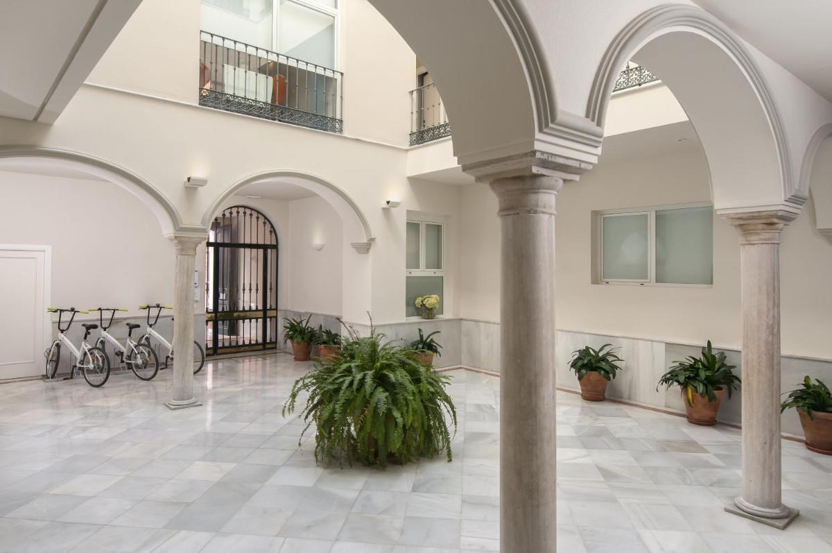 Suites Sevilla Plaza - Housity
