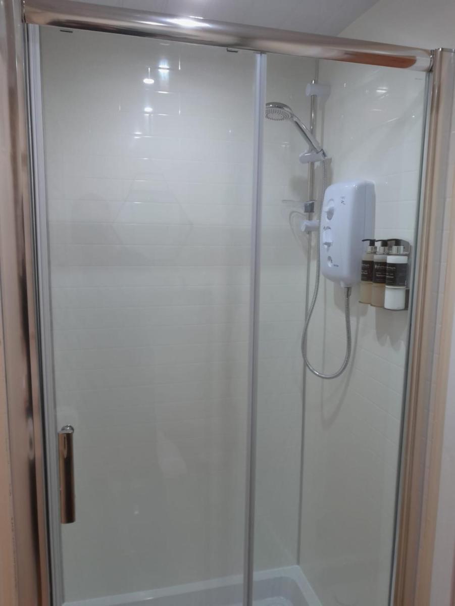 The Cabin, Stronua. A beautiful 1 bedroom cabin. - Housity