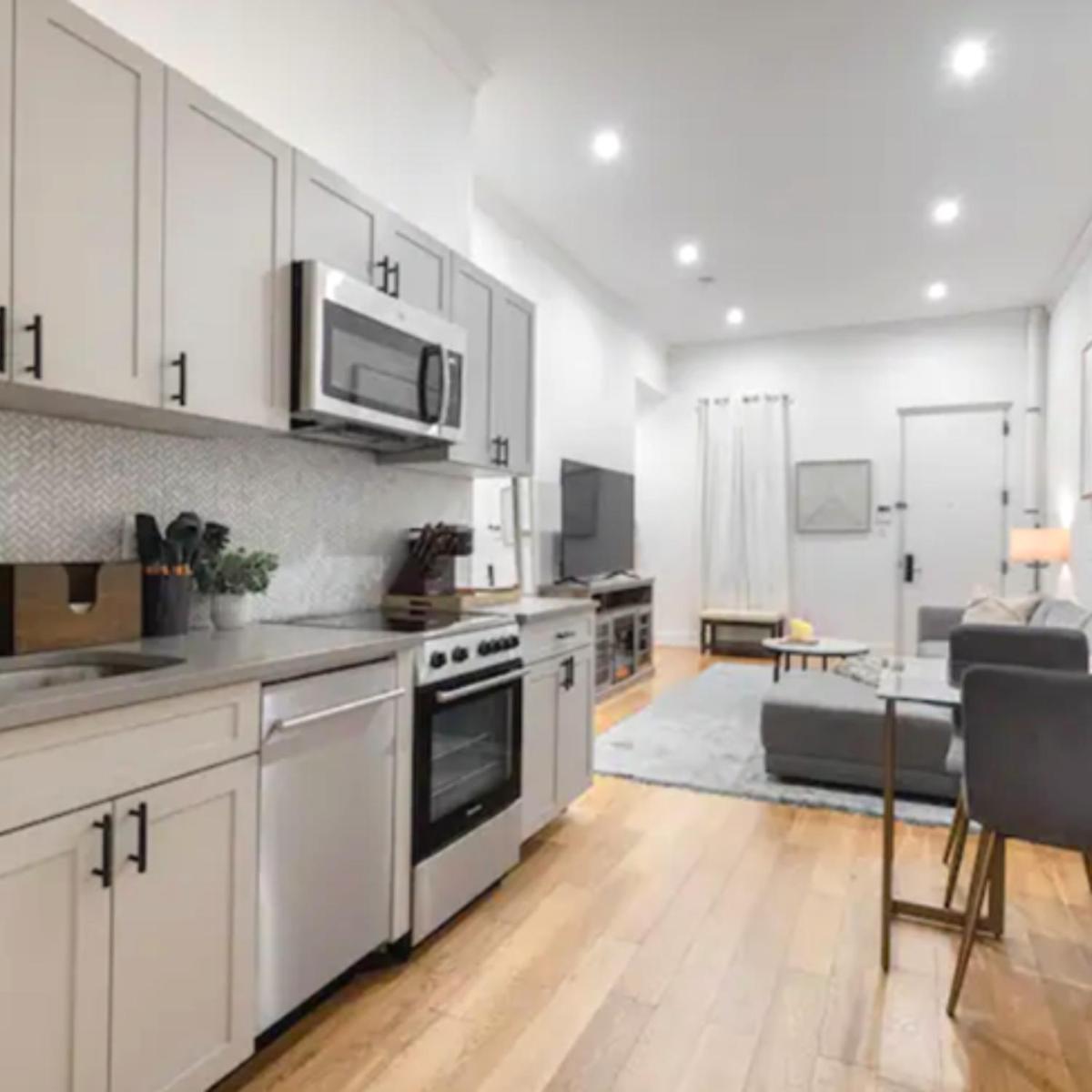 Suitetrails - Modern Holiday Apartment with Strategic Location in New York