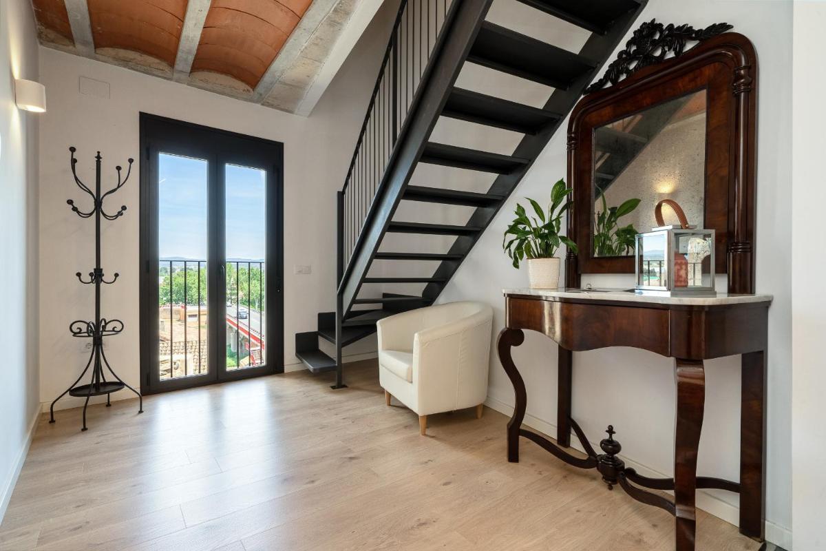 Hauzify I Apartaments Montblanc - Housity