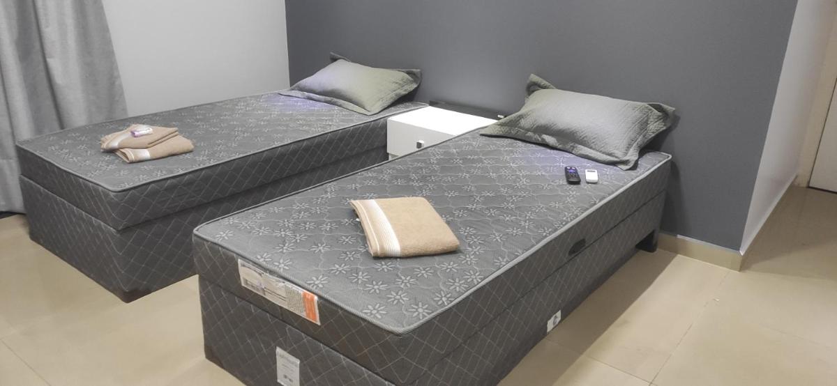 Quarto em Sobrado alto padrão, Piscina, Garagem, LAGO - Housity