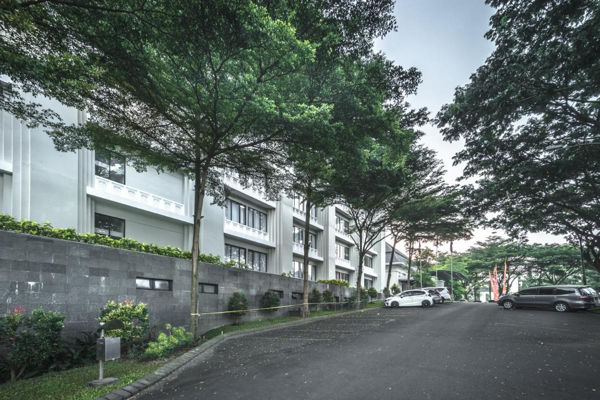 HARRIS Hotel & Conventions Malang - Housity