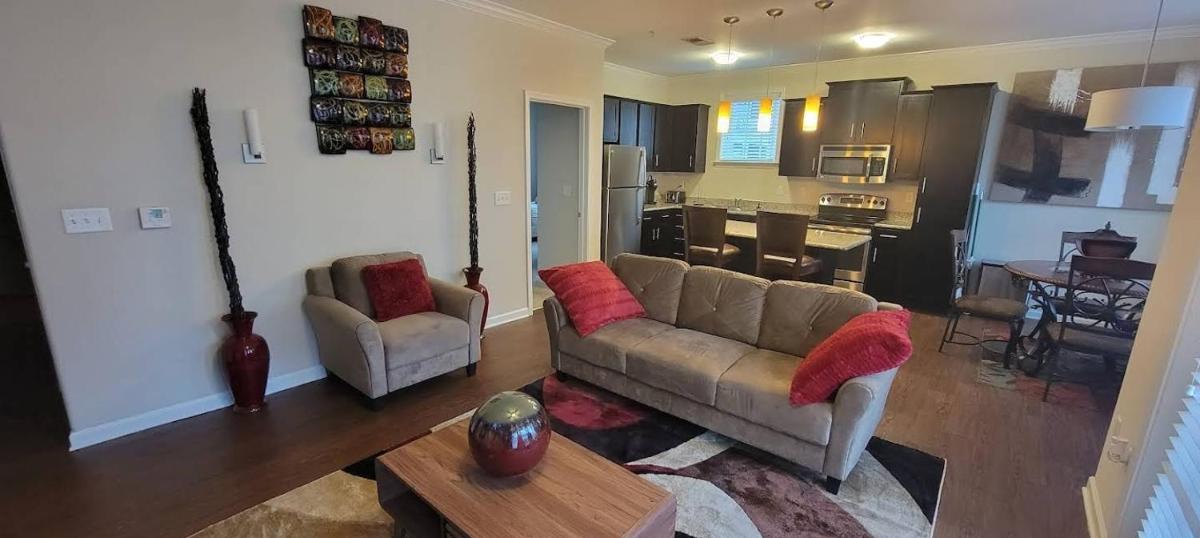 Lovely 2 Bedroom - Housity