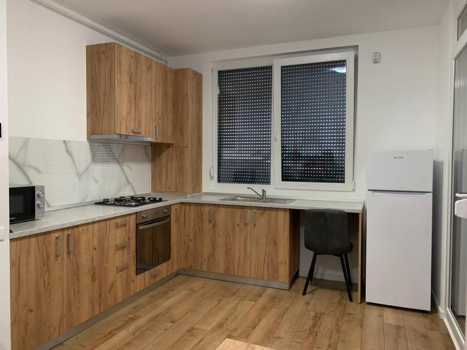 Apartament nemaipomenit, nou, in Complex Rezid Ared - Housity