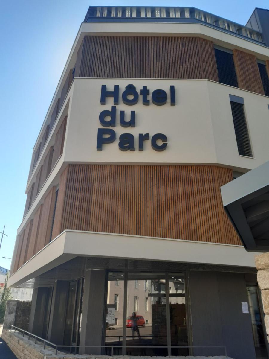 Logis Hotel du Parc-Restaurant - Le Rouget de Lisle - Housity