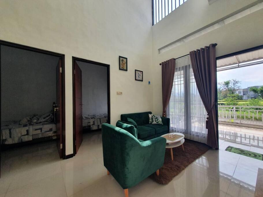 Suitetrails - Villa Strategis di Malang View Pegunungan