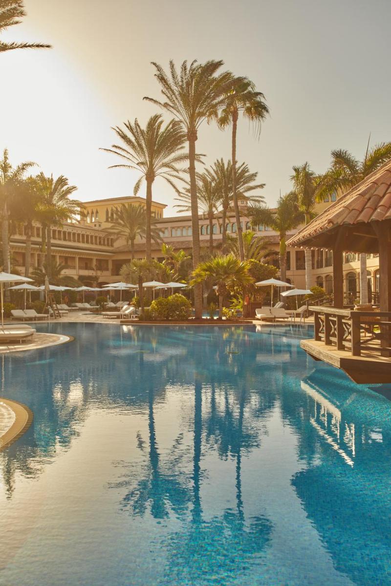 Piscina en o cerca de Secrets Bahía Real Resort & Spa Adults only
