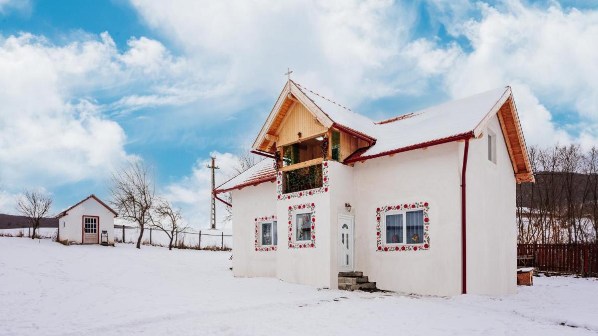 CASUTA CU FLORI - Housity