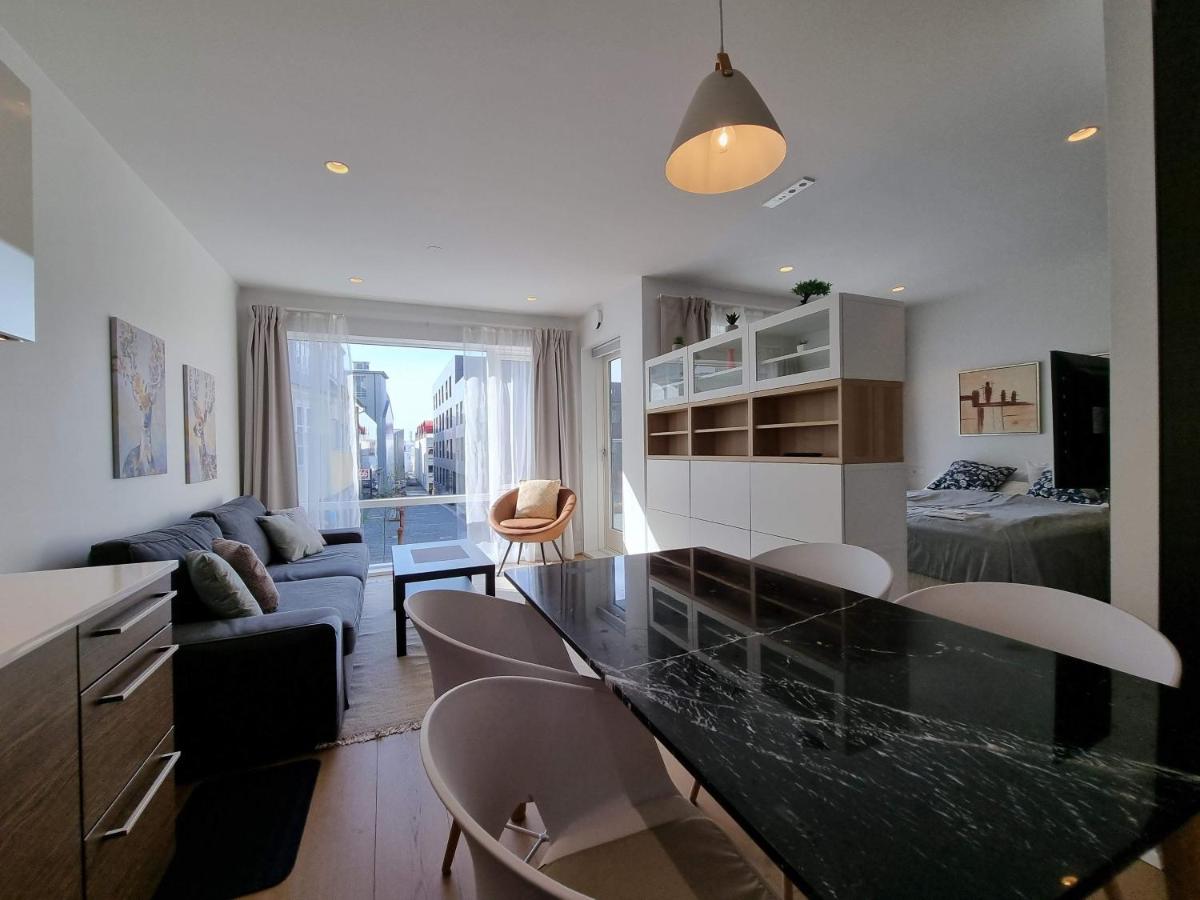 Alfred's Premium Klapparstigur - Housity