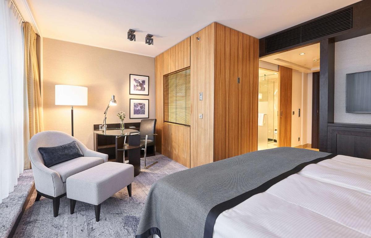 Ein Bett oder Betten in einem Zimmer der Unterkunft Hotel Kö59 Düsseldorf - Member of Hommage Luxury Hotels Collection