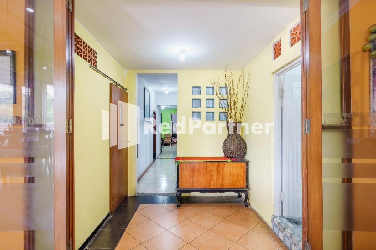 Nafisa Homestay Syariah Near Jatim Park 3 Batu Mitra RedDoorz - Housity