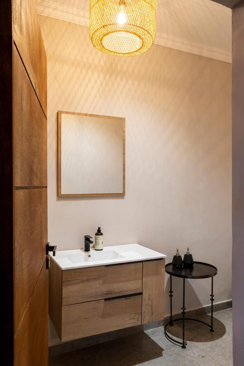 Mountains Mark 141 - Housity