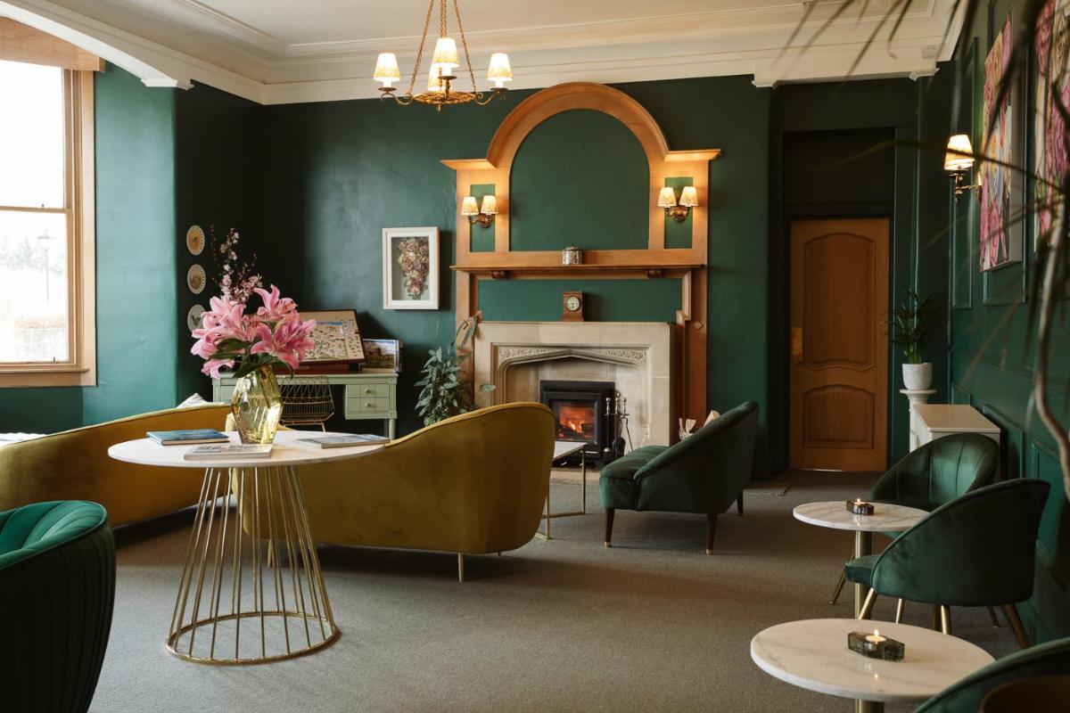 The Lovat, Loch Ness - Housity