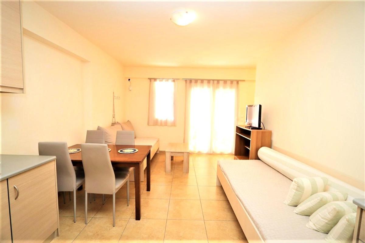 Dolphins Apartments - Housity