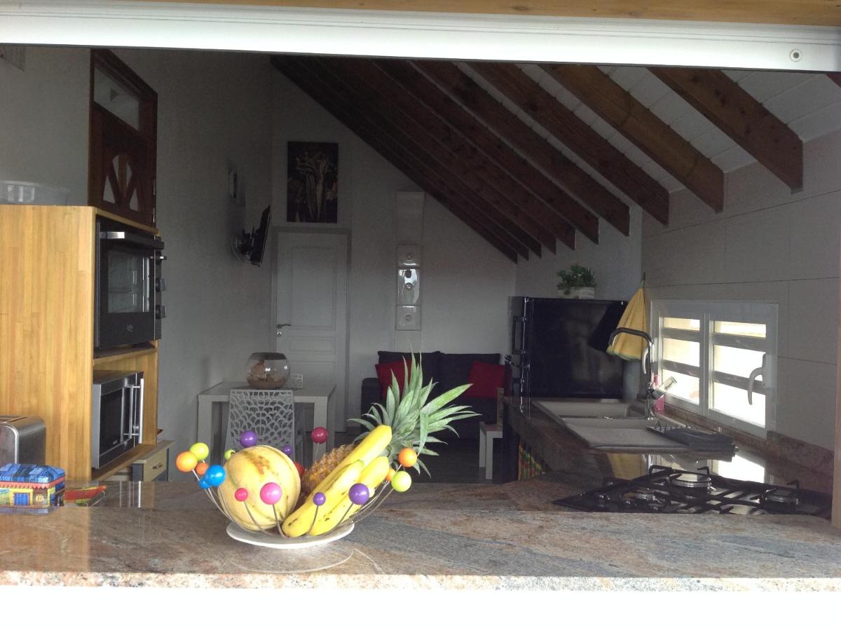 F1 DE CHARME 67 m2 HAUT DE VILLA ENTRE MER ET MONTAGNE - Housity