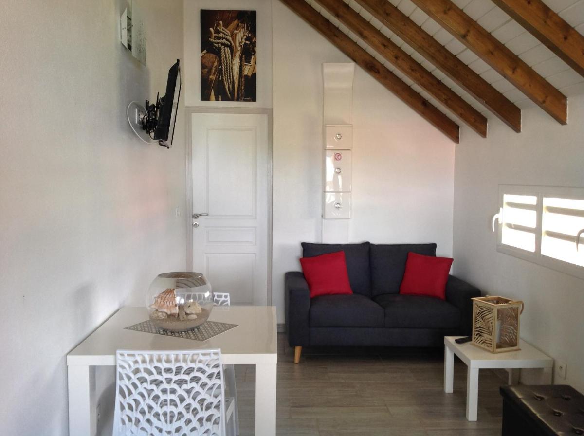 F1 DE CHARME 67 m2 HAUT DE VILLA ENTRE MER ET MONTAGNE - Housity