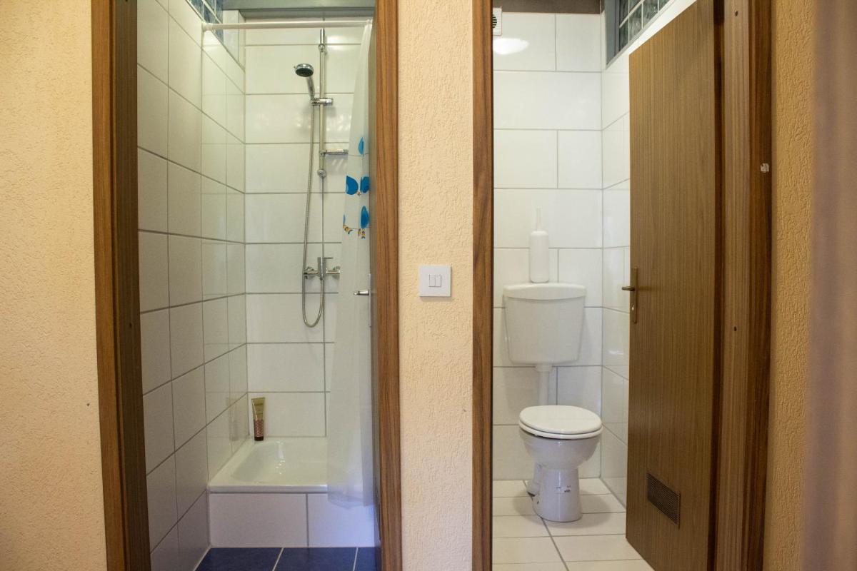 Einladene Fremdenzimmer mit Außengastronomie - Housity