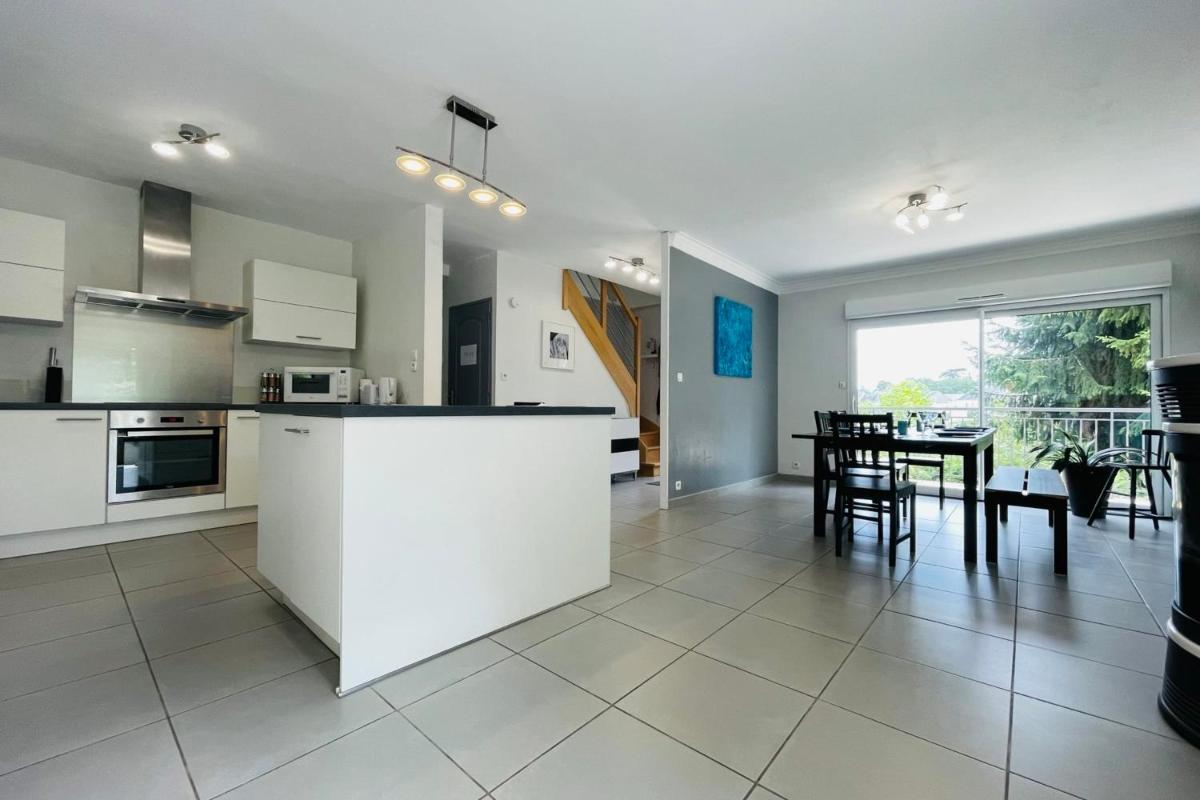 Suitetrails - Large house 800 meters from Tours in lush greenery