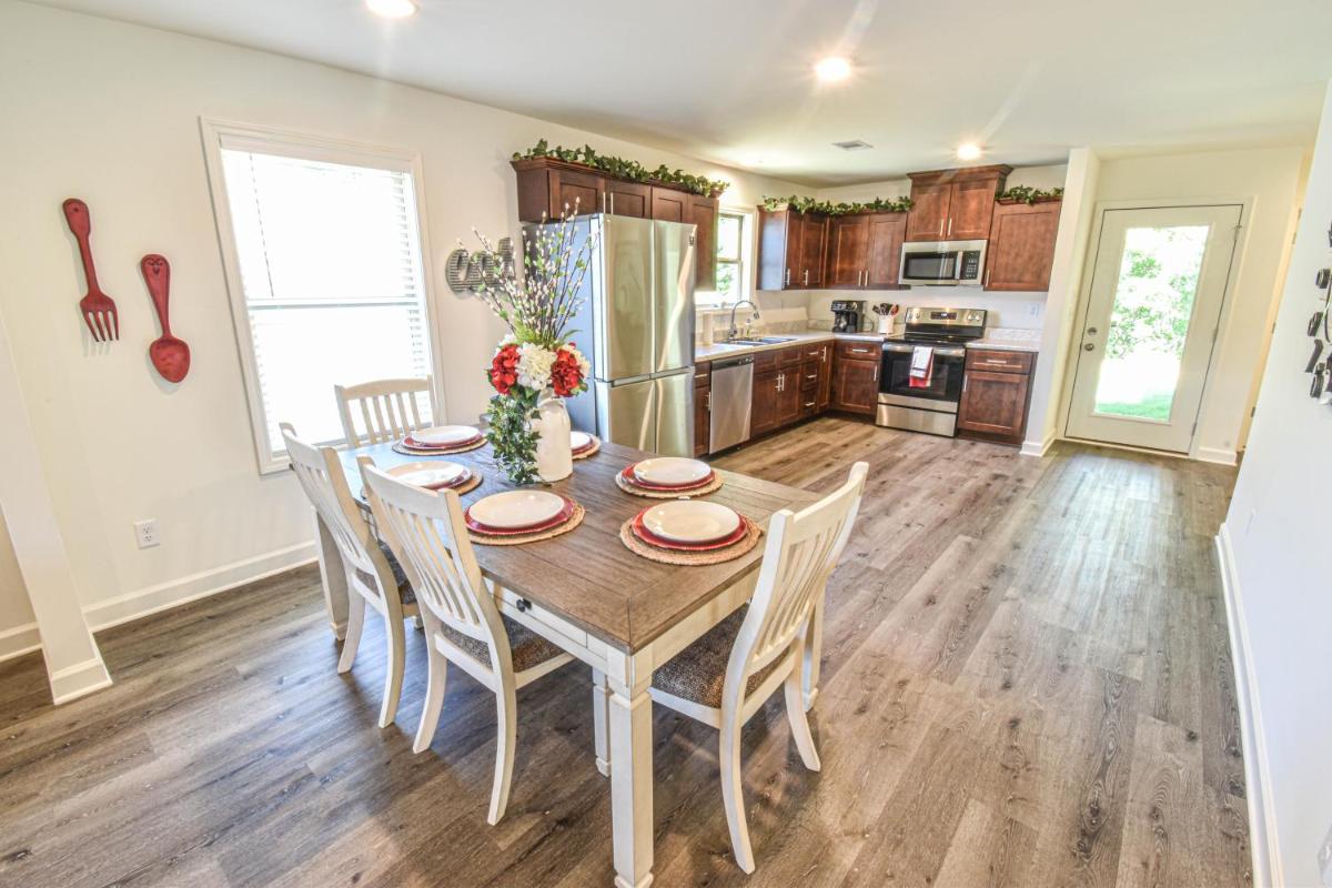 Charming & Comfy - Close to Stadium & Campus - Parents - Game Weekend - Housity