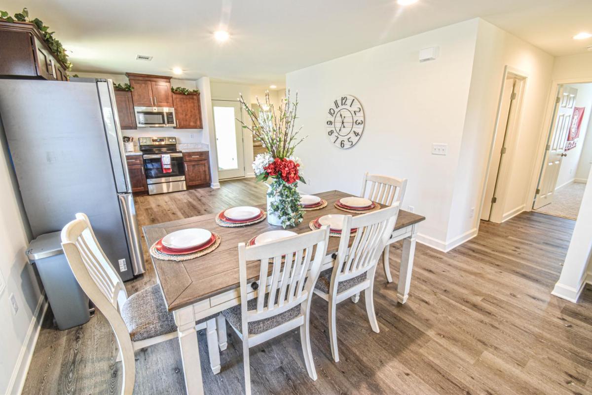 Charming & Comfy - Close to Stadium & Campus - Parents - Game Weekend - Housity