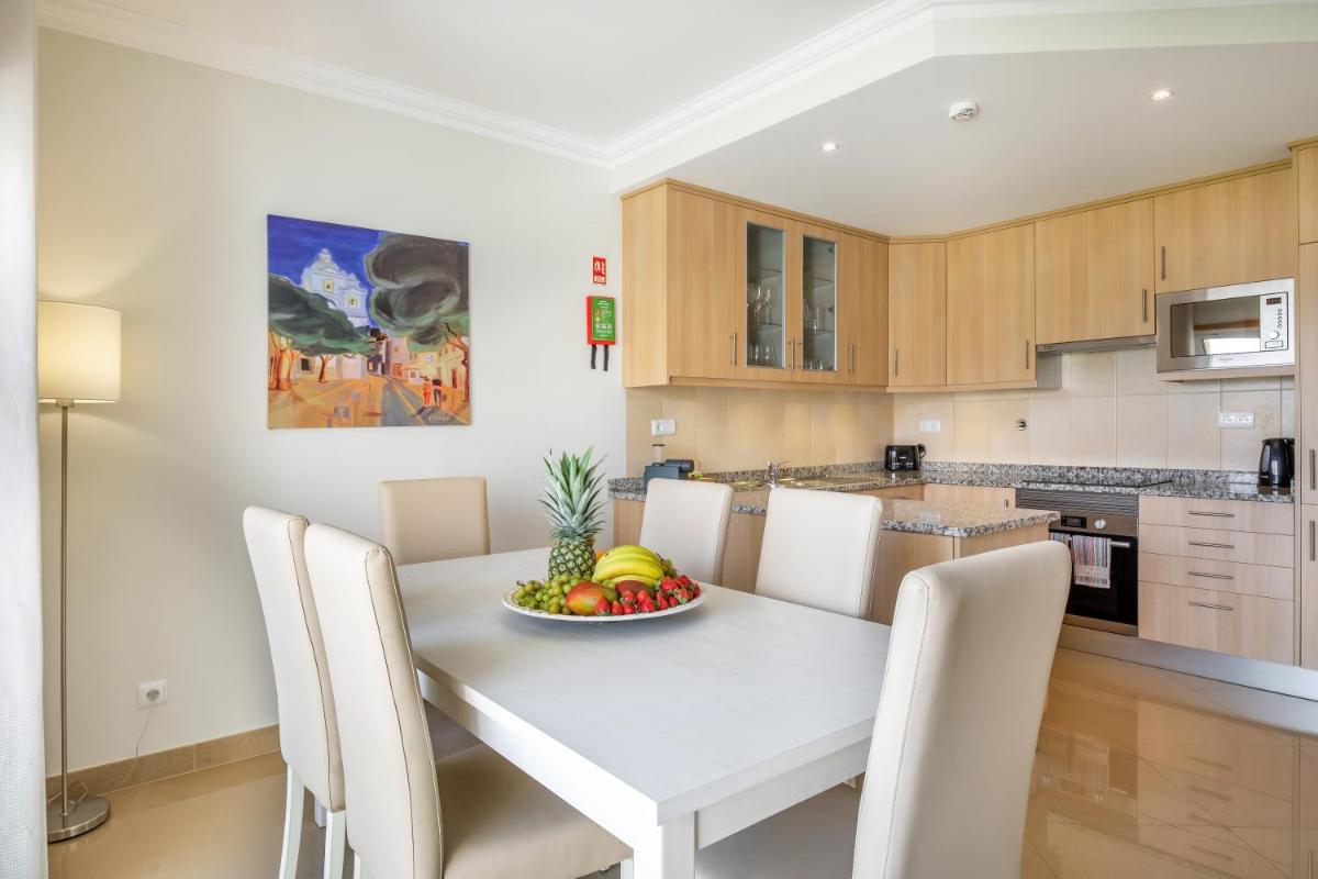 A cozinha ou kitchenette de Boavista Golf & Spa - Bela Colina Holidays