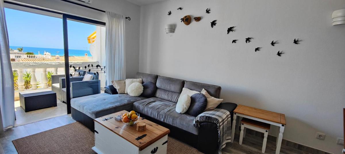 The Swallow's rest beach house - Meia Praia - Housity