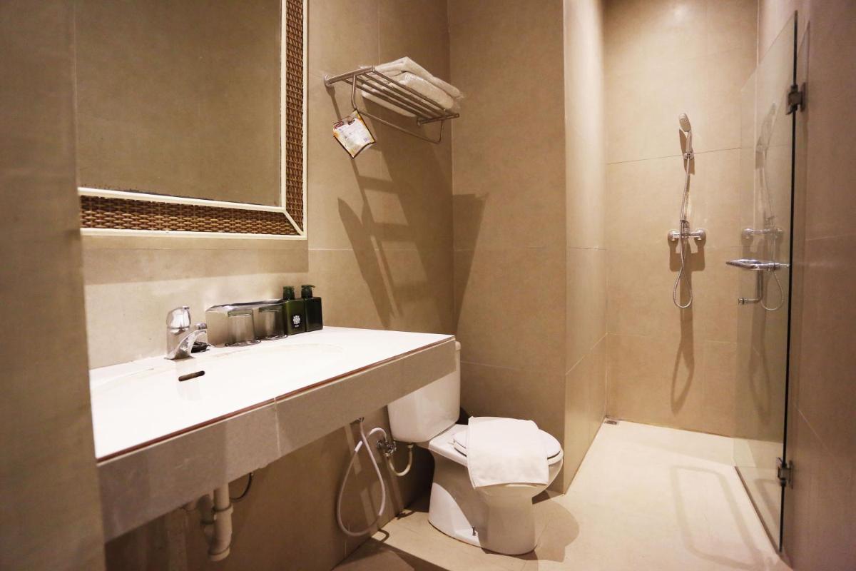 HEROES HOTEL - Housity
