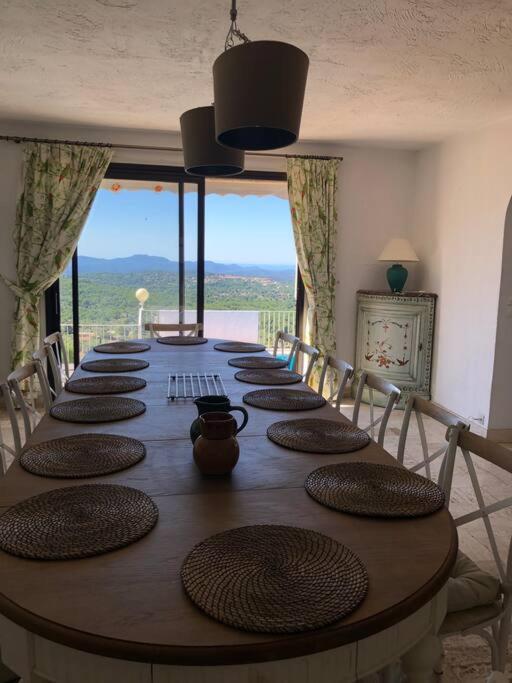 Spacious luxury villa with stunning views - Housity