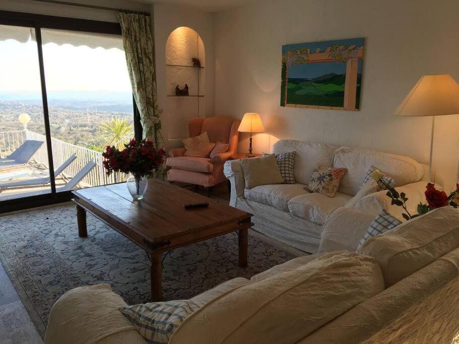 Spacious luxury villa with stunning views - Housity