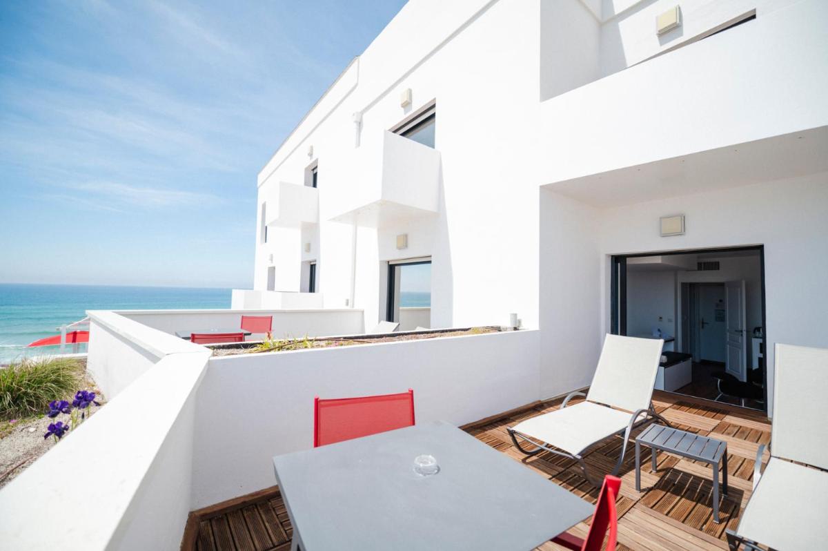 Vue générale sur la mer ou vue sur la mer prise depuis l'hôtel