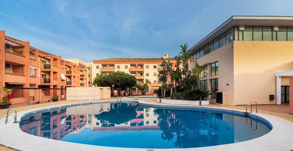 Suitetrails - Apartamento junto a la playa 4p piscina y parking