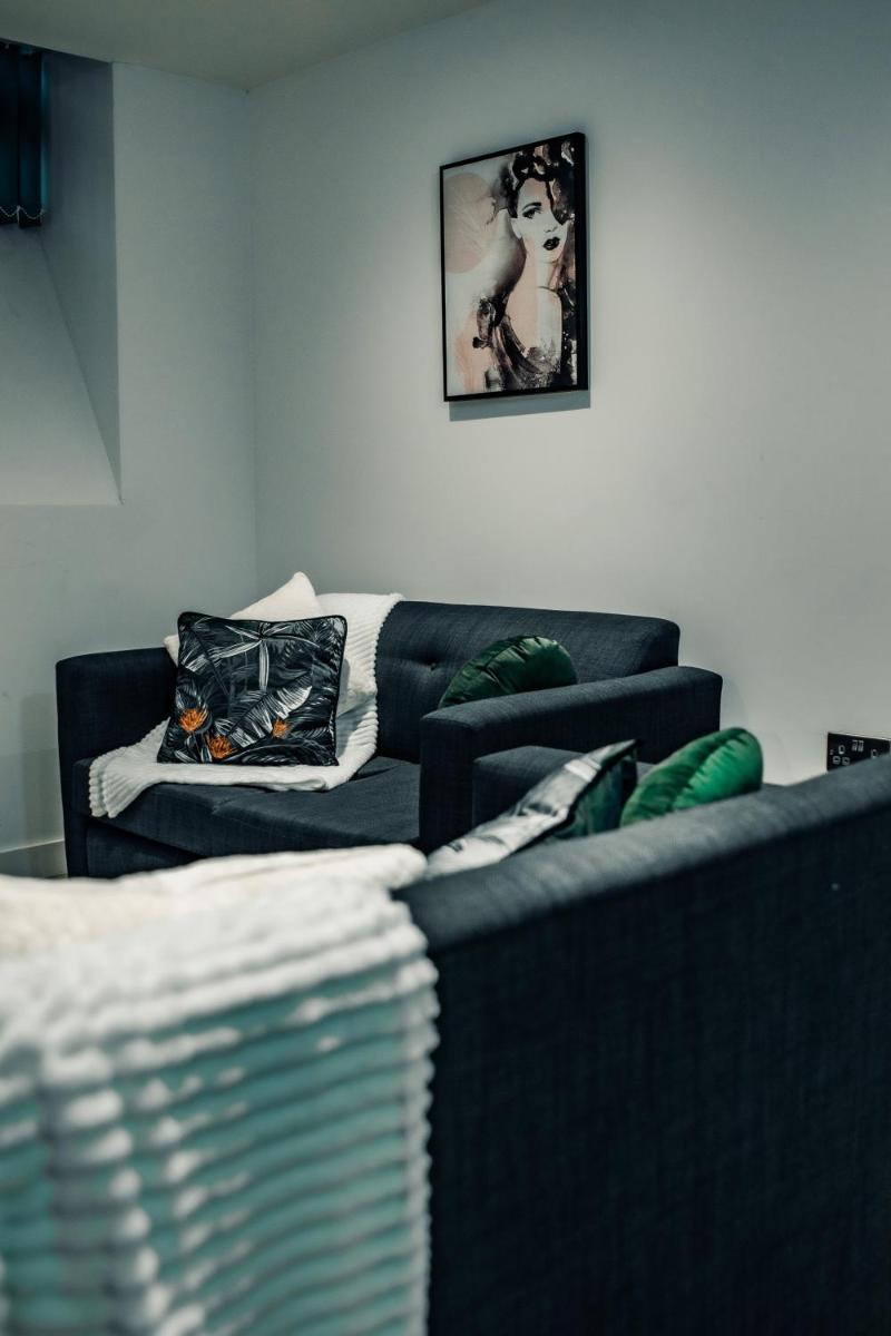 Bv Cosy Basement Apartment At Conditioning House - Housity
