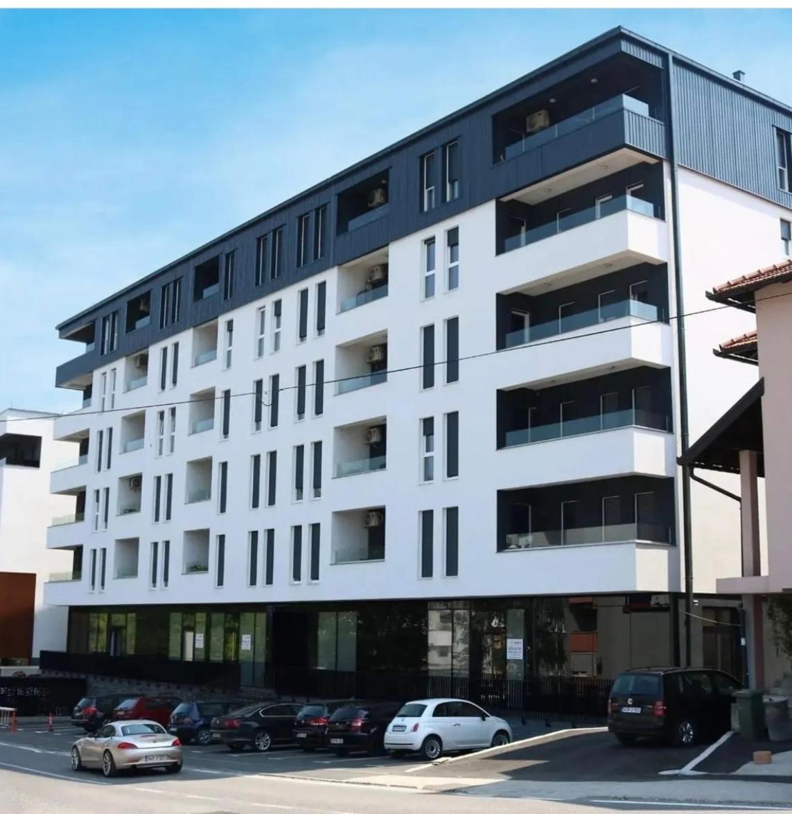Ant Apart - Housity