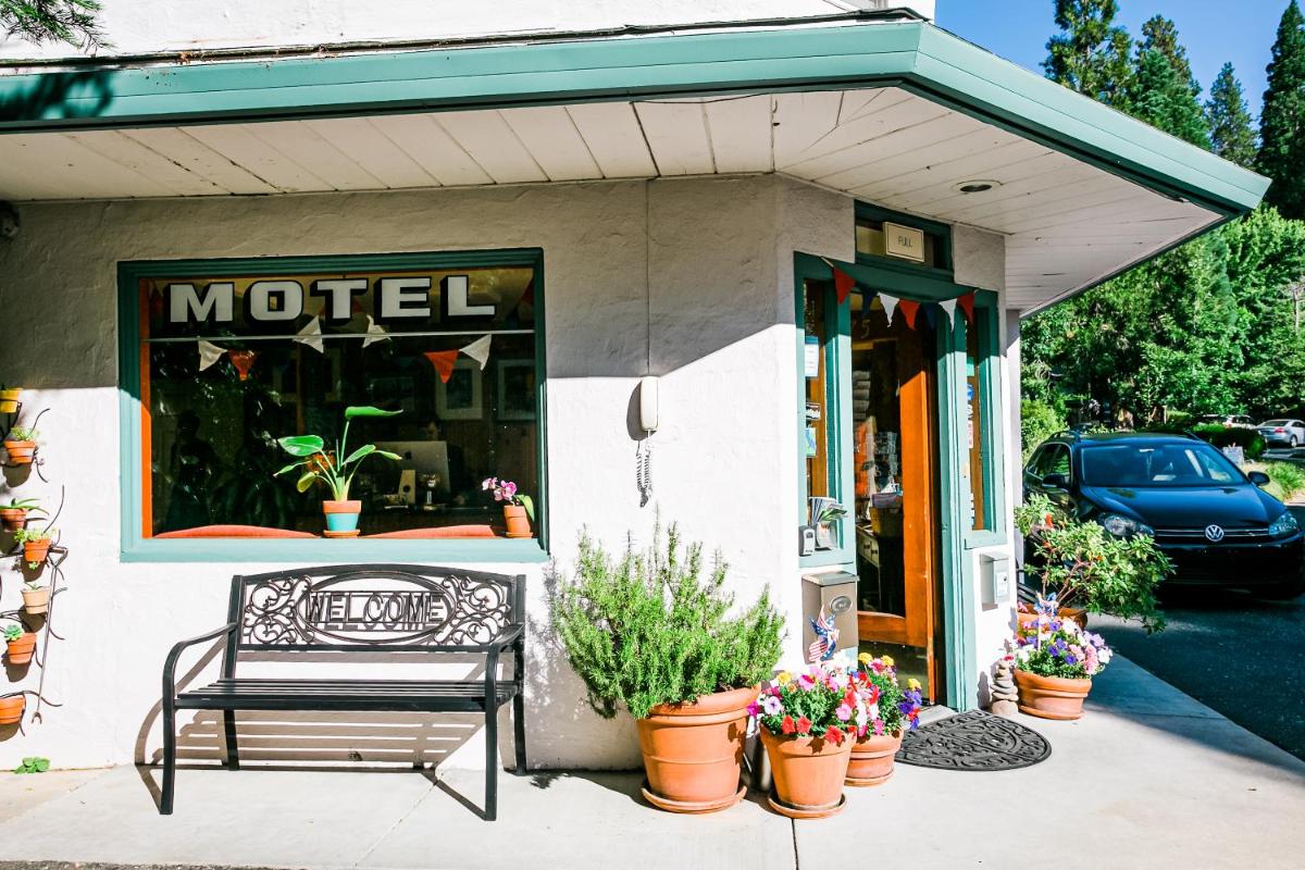 Outside Inn - Housity