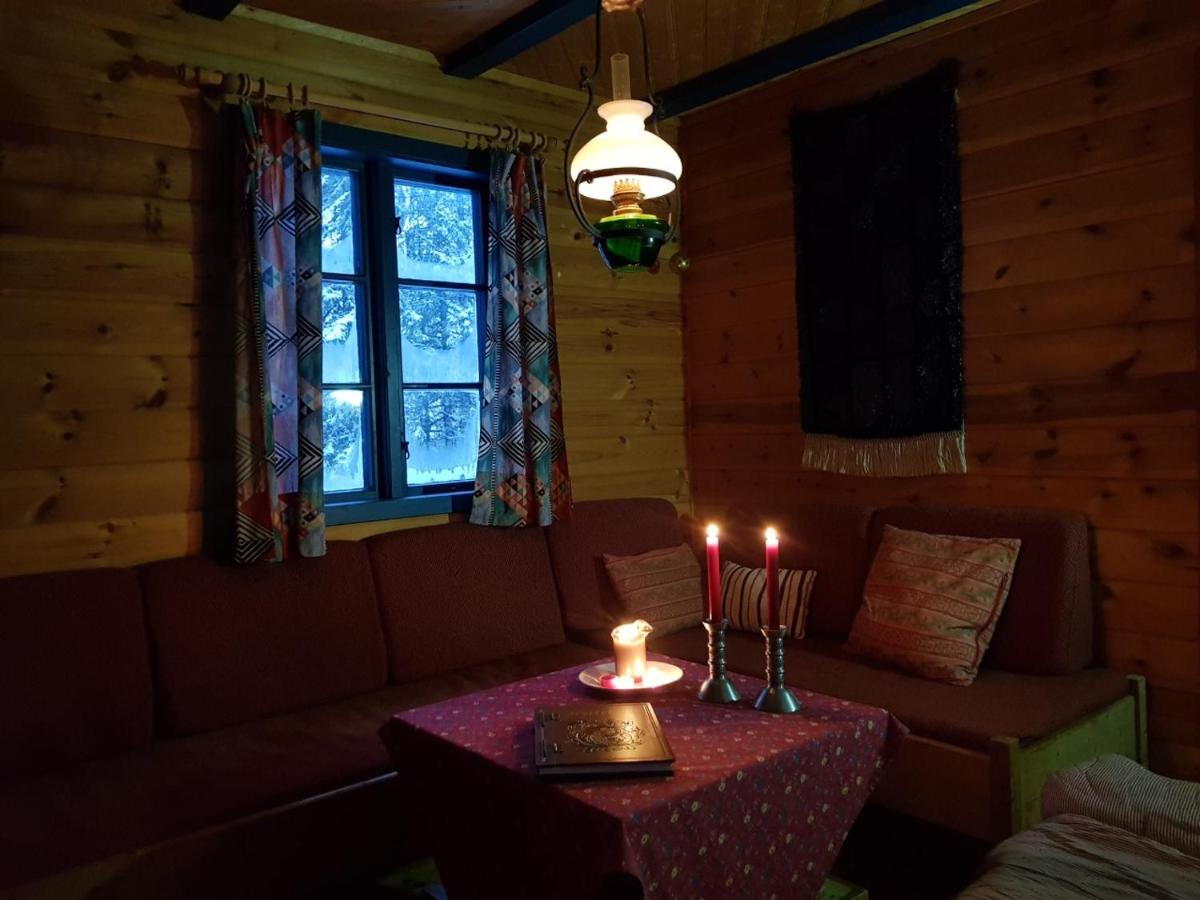 Hytte ved innsjø - Housity