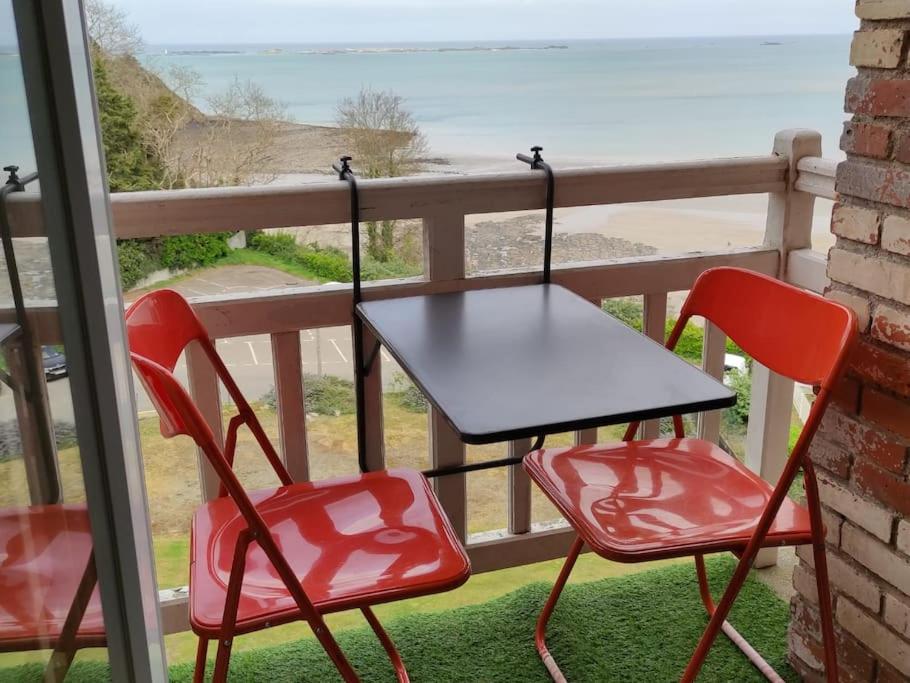 Appartement pleine vue mer au bord de la plage - Housity