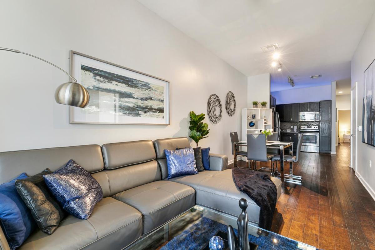 Dallas 2BR Premium PentHouse with Downtown Views - Housity