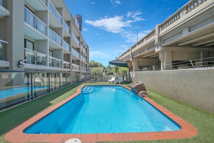 City Studio Near Popular Attractions - Housity