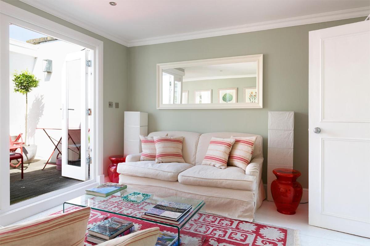 Lovely two bedroom flat with patio in Notting Hill - Housity