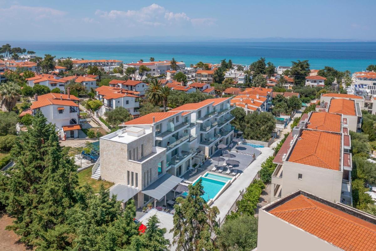 Hanioti Central Hotel - Housity