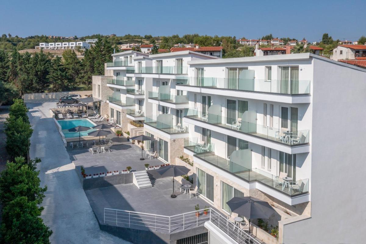 Hanioti Central Hotel - Housity