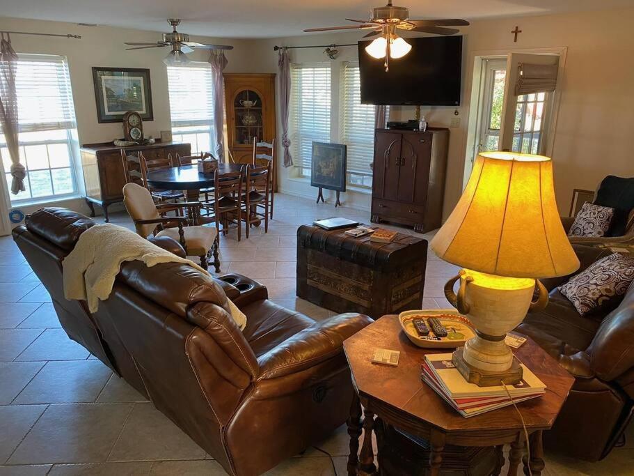 Opa's House - Housity
