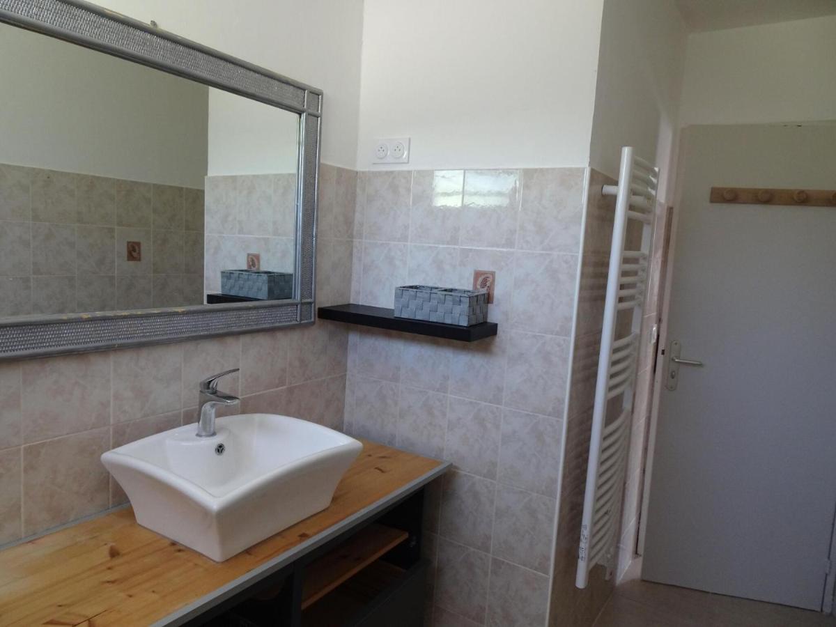 Comfortable Bungalow, Pink Granite Coast - Housity