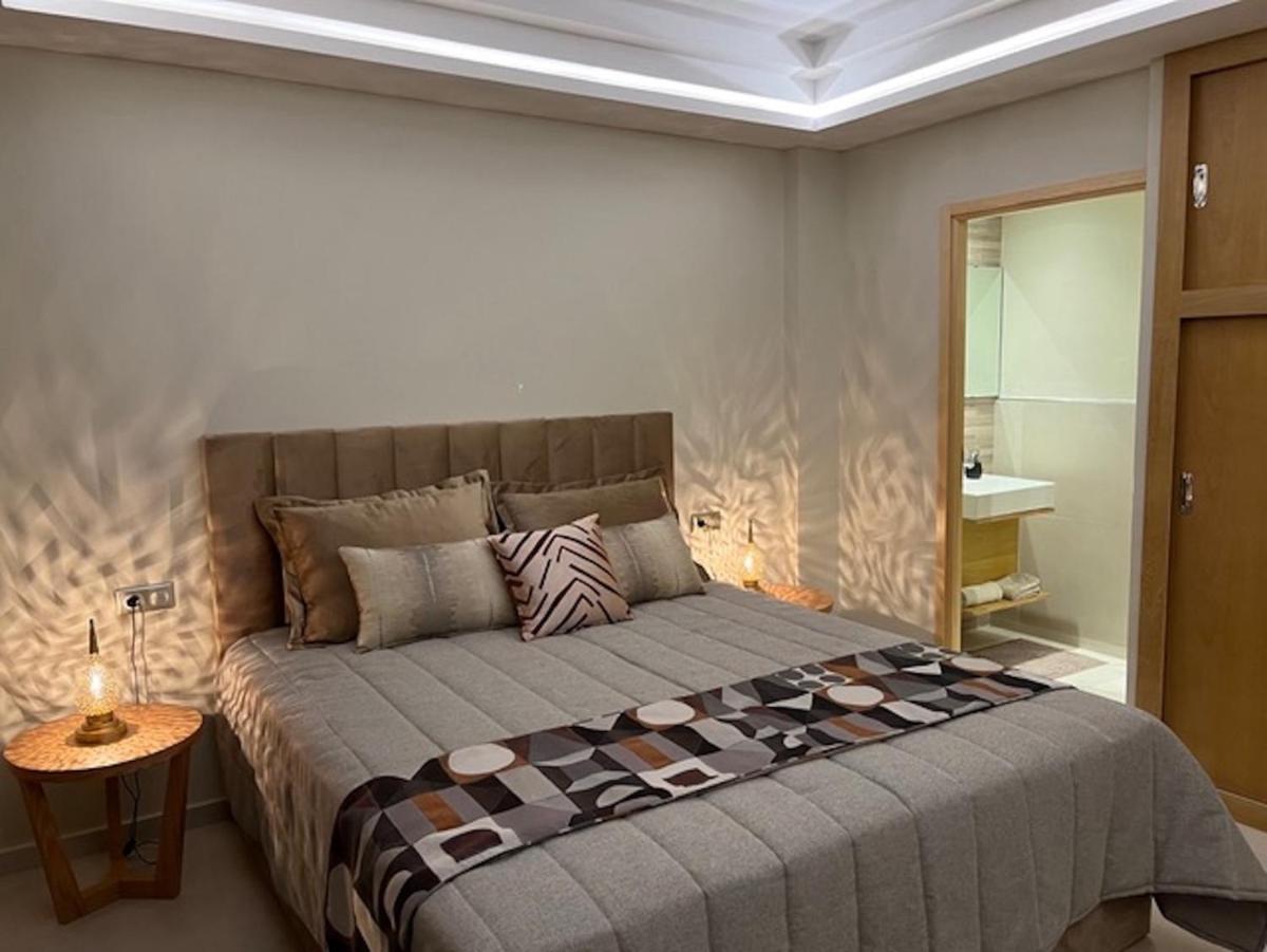 Suitetrails - Luxury Apartment 105sqm Terrace Seafront WIFI Unlimited